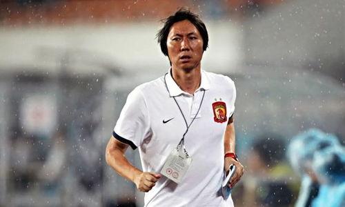 网友爆料李铁吹头发视频,铁子发际线守护者